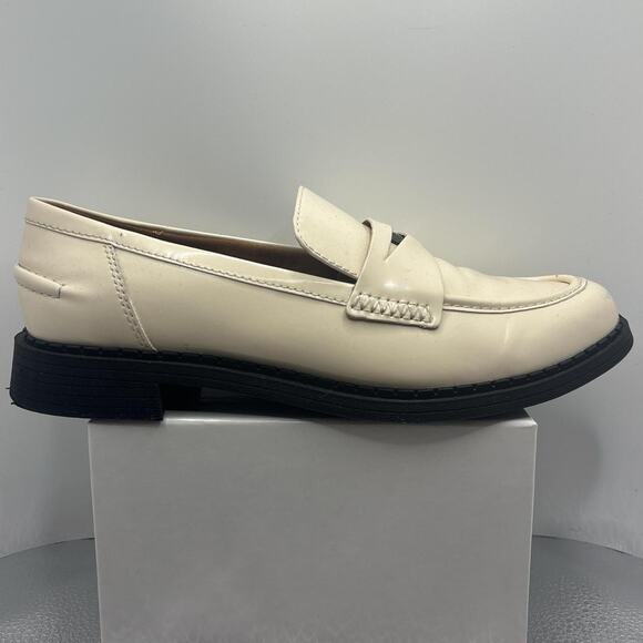 Zodiac Shoes - Zodiac Cream Leather Loafers Women’s Size 9 Beige Slip On Dress Shoes